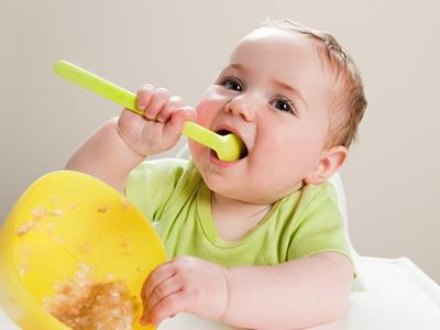 八个月宝宝能喝橙汁吗？——婴幼儿饮食的新探索